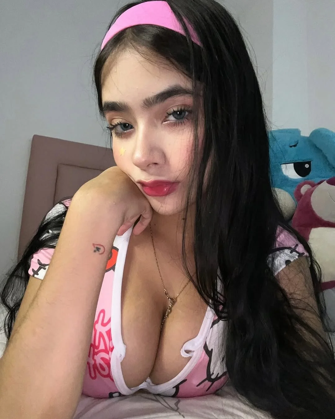 latina teen with huge tits image 5