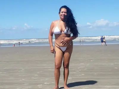 Marido cornos...quer ver os buracos guloso da esposa putona preenchido.....ela tá louca pra isso cover image