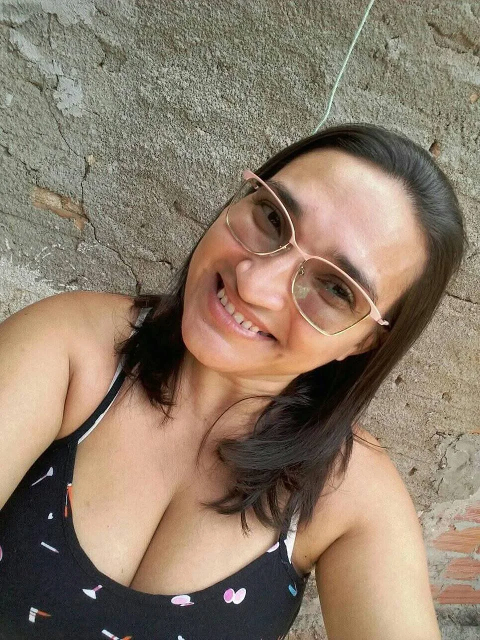 Lenninha foi mandar fotos pro amigo do sobrinho e vazou a putinha velha image 2