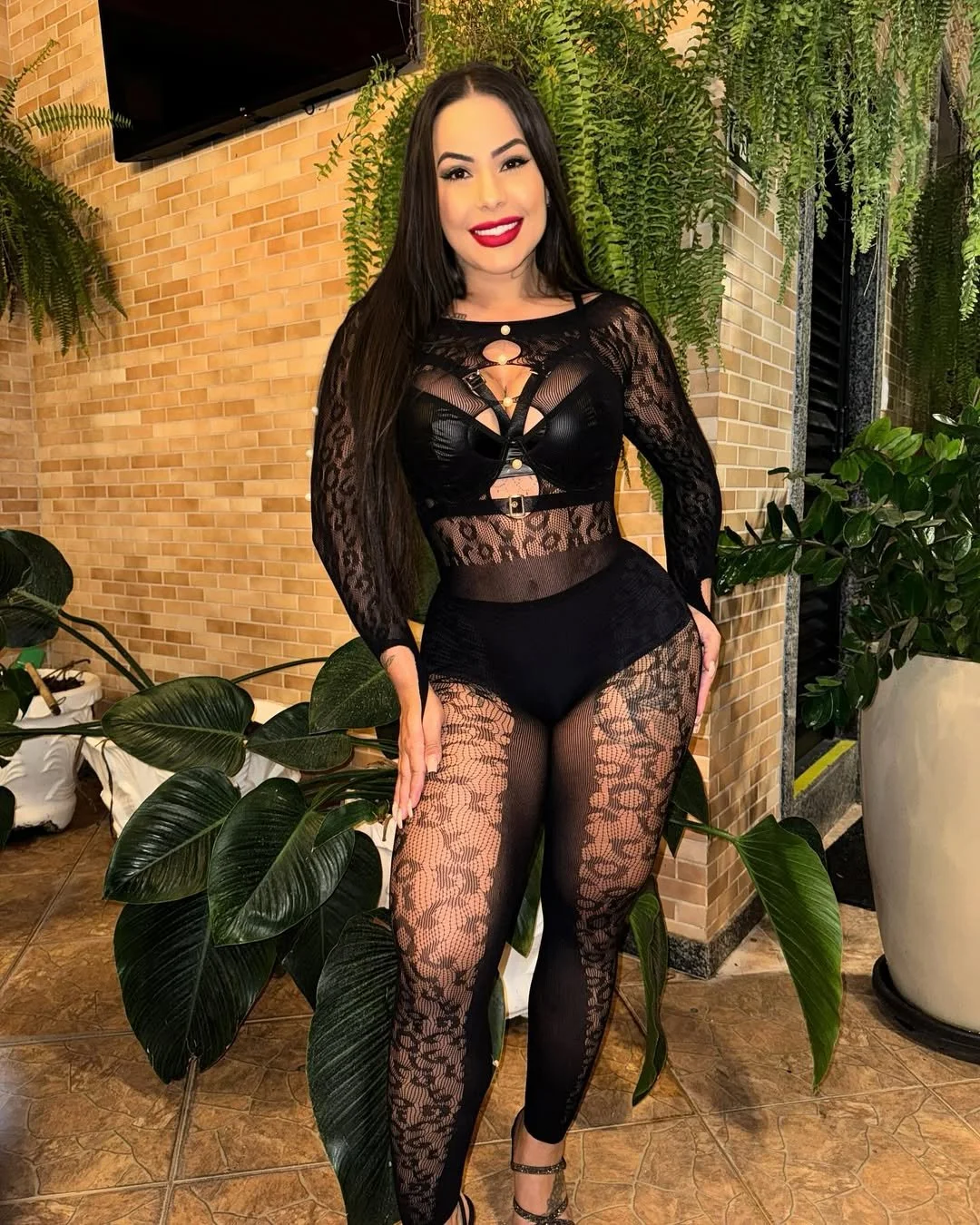 Jülïänª Älvēs Morena Milf Deliciosa image 1
