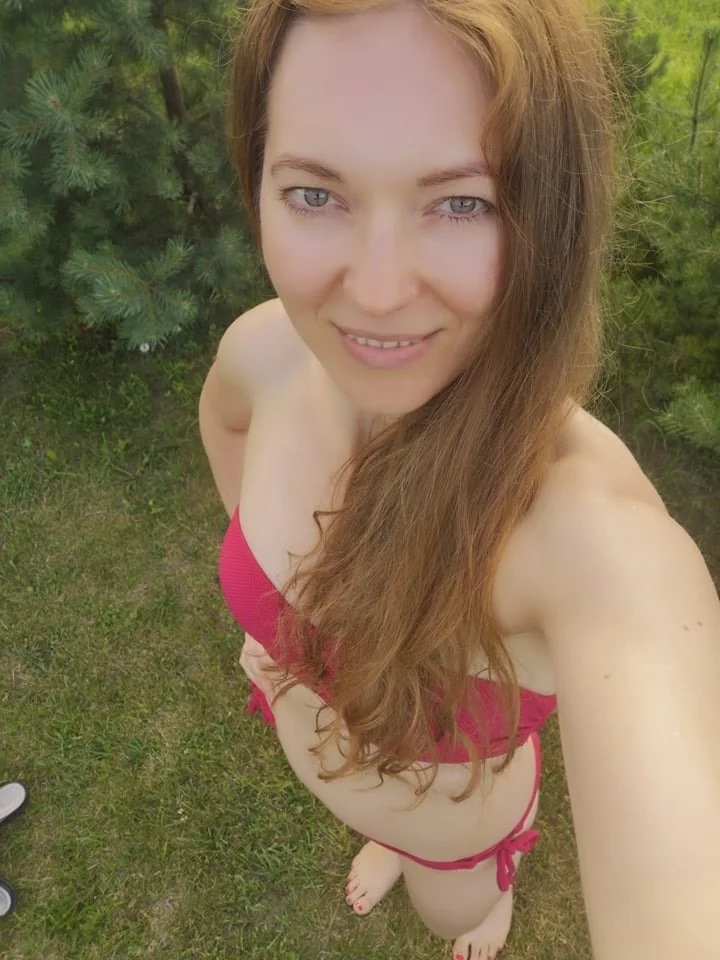 Webslut begging for exposure main image