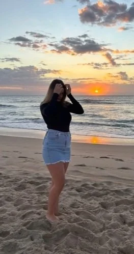 Priminha gostosa e safada na praia image 2