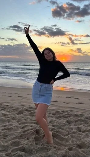 Priminha gostosa e safada na praia image 3