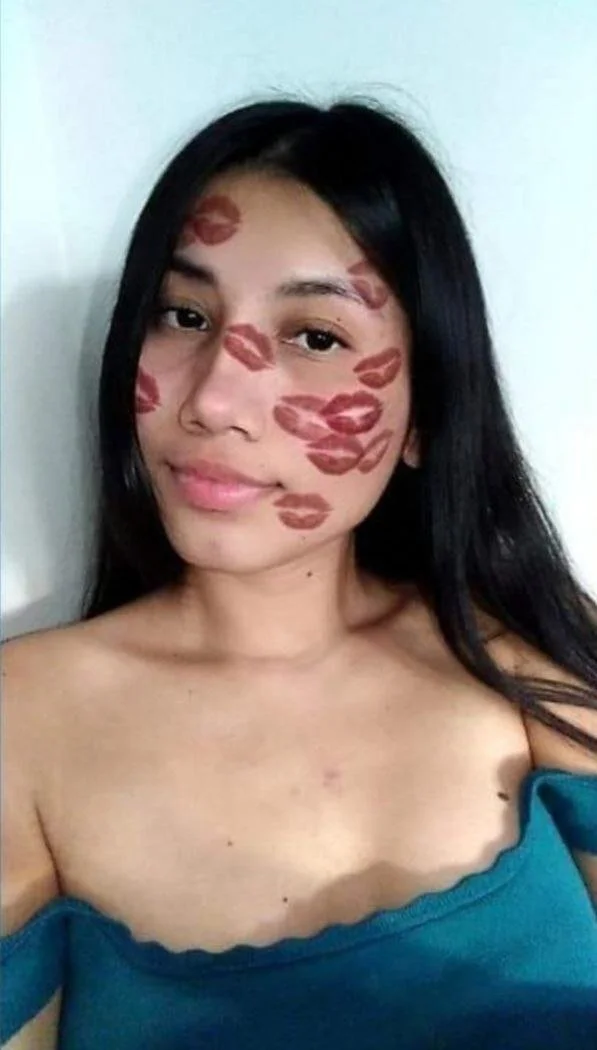 Ninfeta safada caiu na Net mostrando tudo de quatro image 13