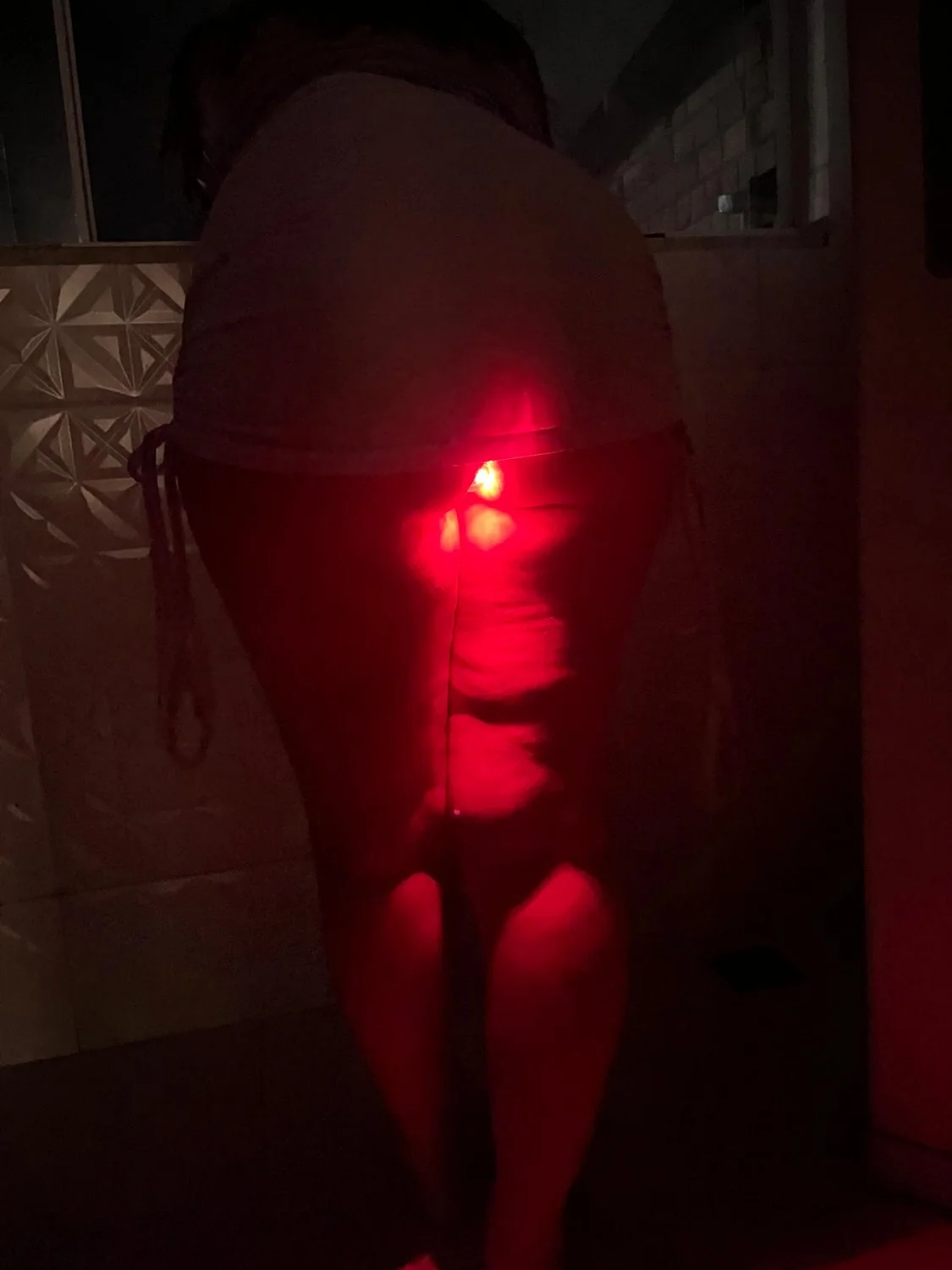 CASADA COM PLUG ANAL DE LED - DANÇANDO E REBOLANDO NA MUSICA DO FUNK image 14