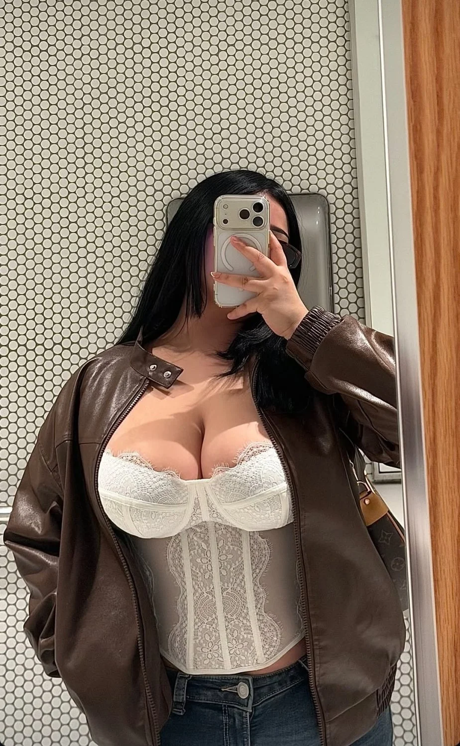 Uploading Pt. 100 image 36