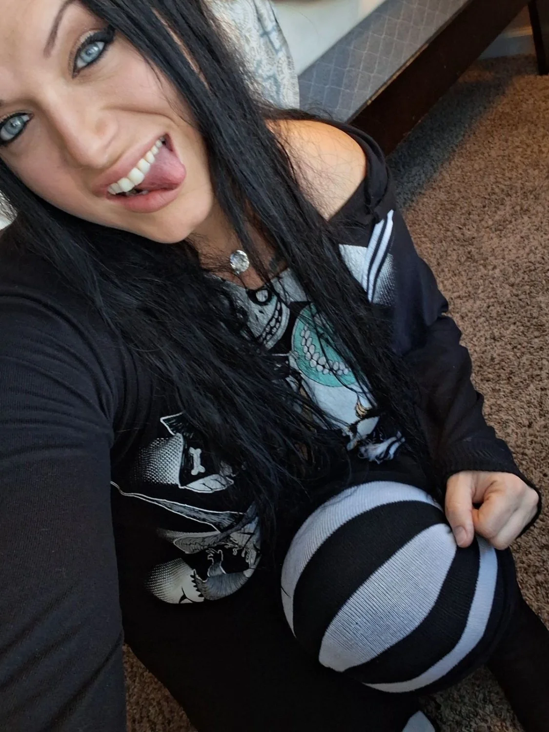 Brunette slut loves her facials image 2