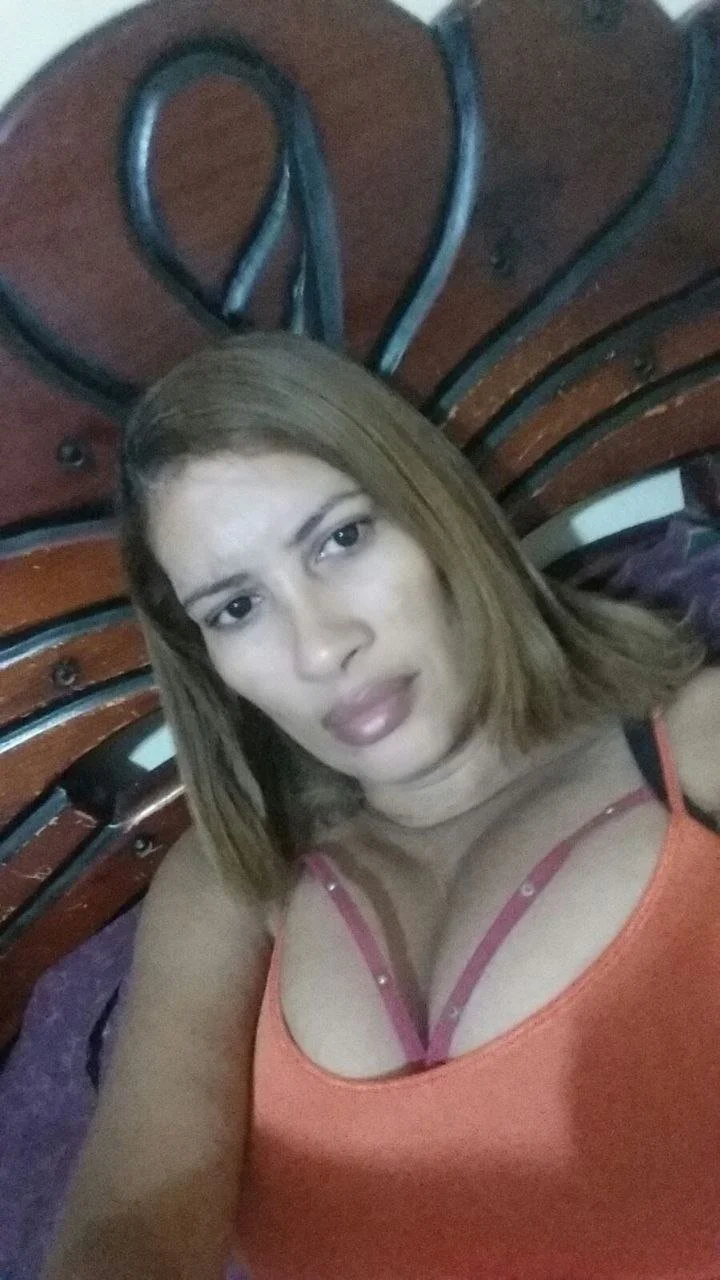 Diz ser crente no off e uma putinha image 9