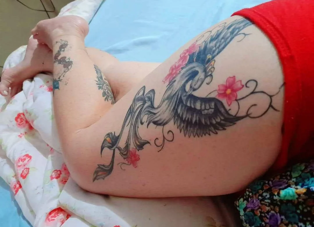 Velha tattoada gostosa image 2