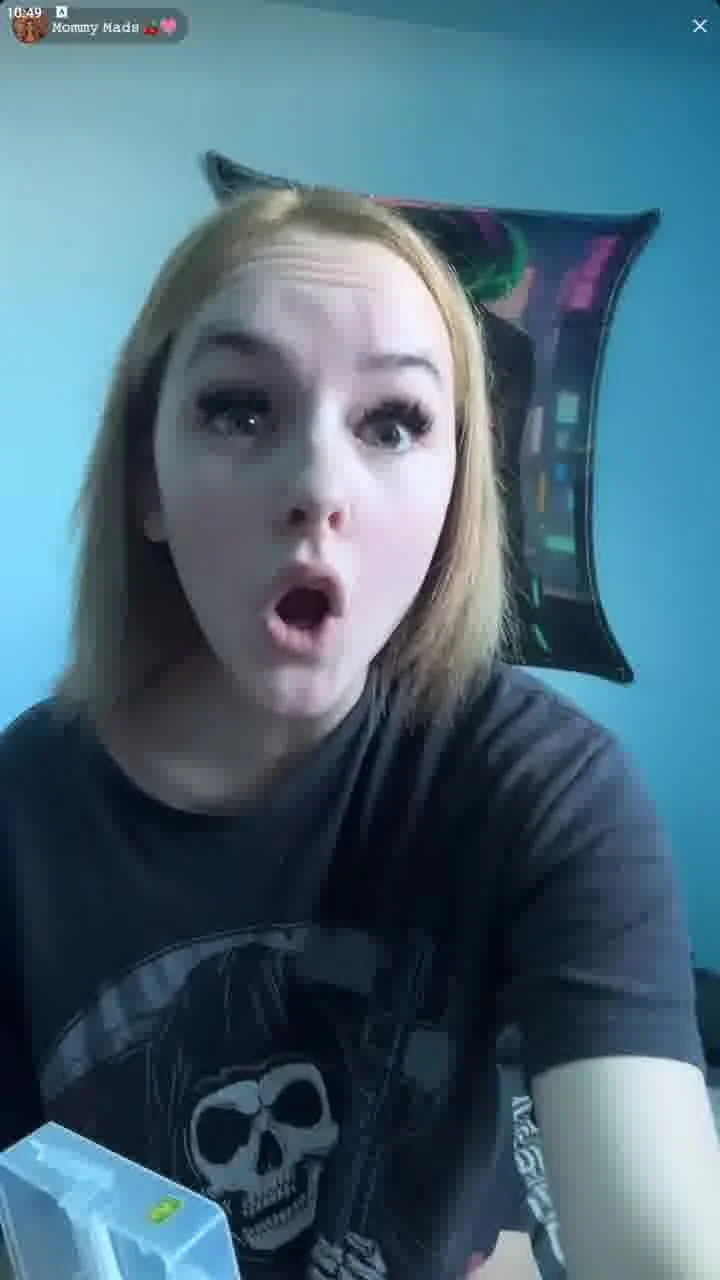 tiktok live ass and handstand slip main image