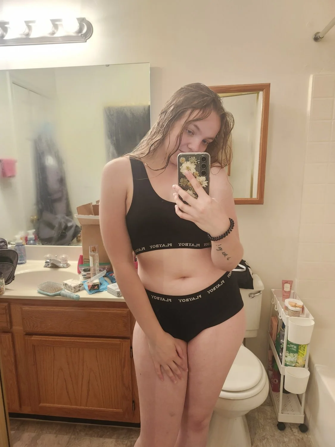 Anyone recognize her Hannah image 6