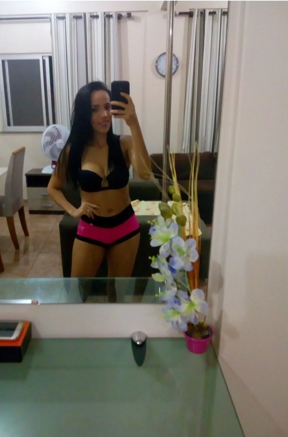 Vagabunda casada vadia e boqueteira ama ..fudee com os irmãos da igreja...ama tirar leite de Piroca main image
