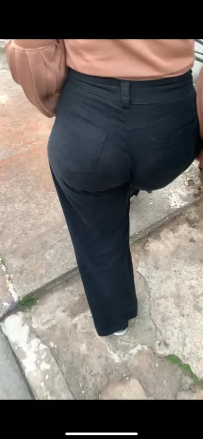 Duas Bundudas Na rua Com a Calça torando No Cu cover image