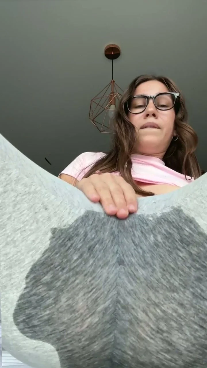 🔞 dripping busty grinding nude wet pussy 💦🍑 Check my OF image 3