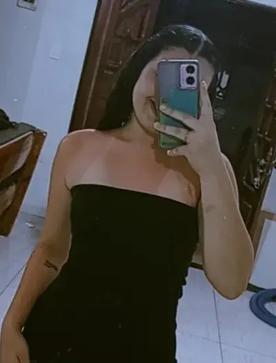 Putinha do corno vazada na siririca, branquinha safada caiu na net cover image