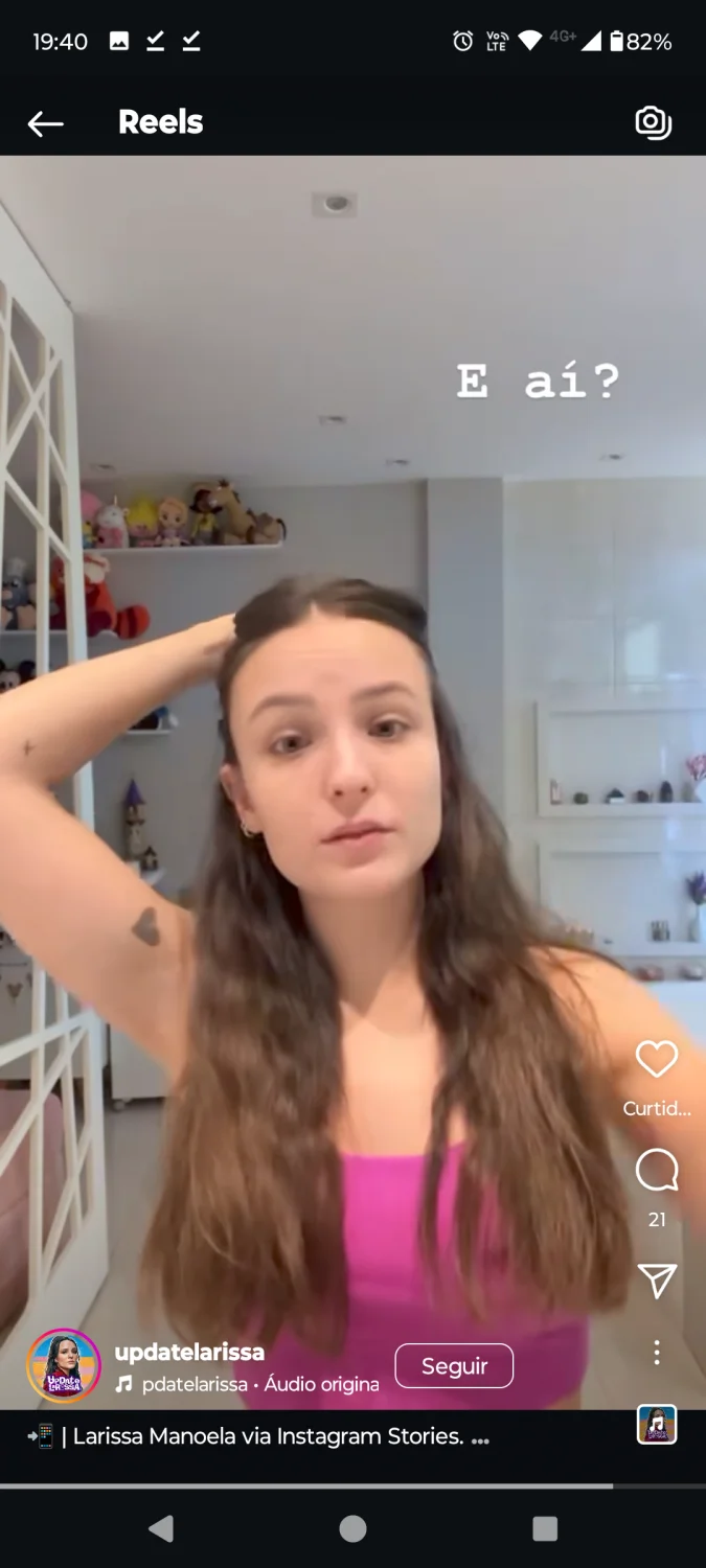 Larissa Manoela exibida mostrando axilas image 16