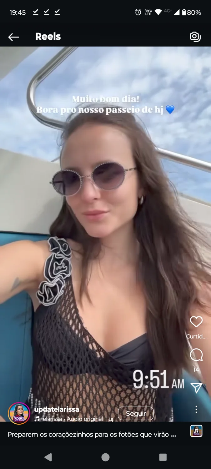 Larissa Manoela exibida mostrando axilas image 35