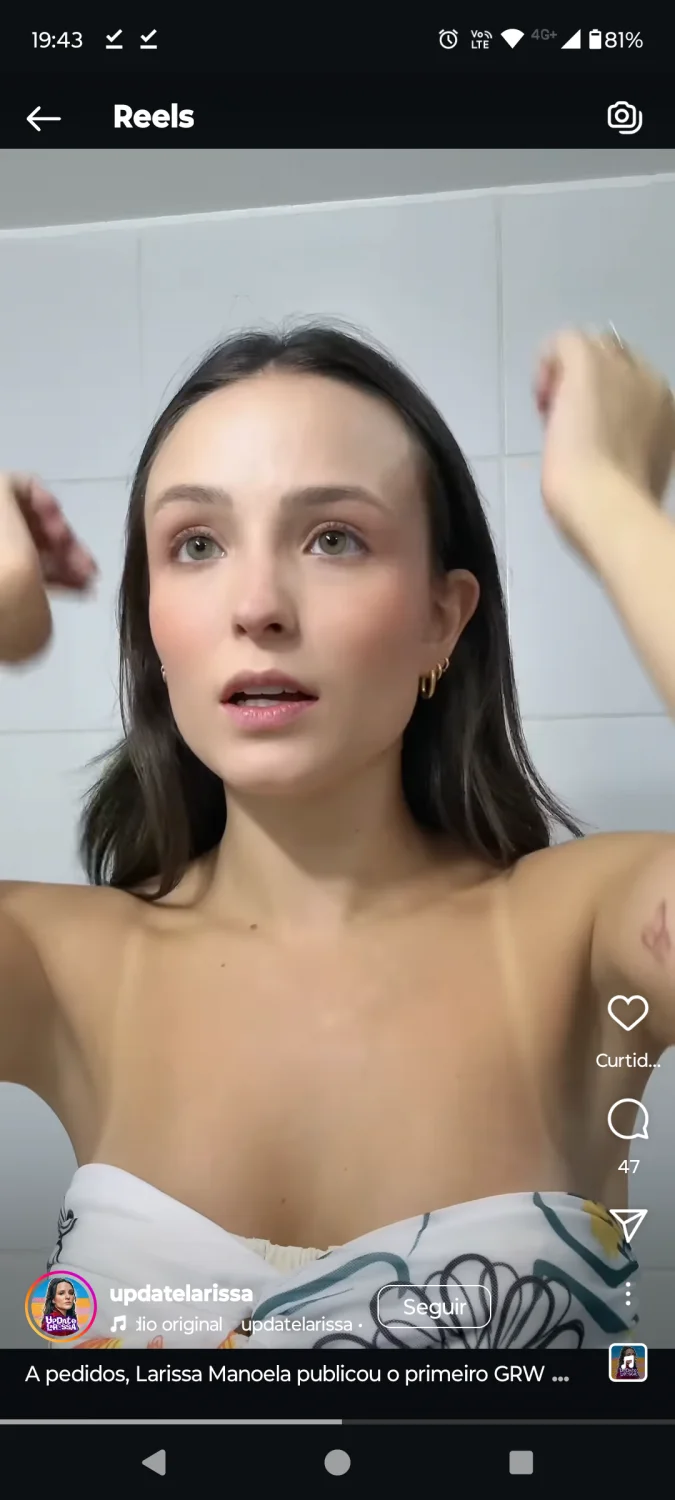 Larissa Manoela exibida mostrando axilas image 5