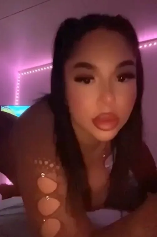 Geile deutsche turkin schlampe zeigt ihre pussy und ass image 2