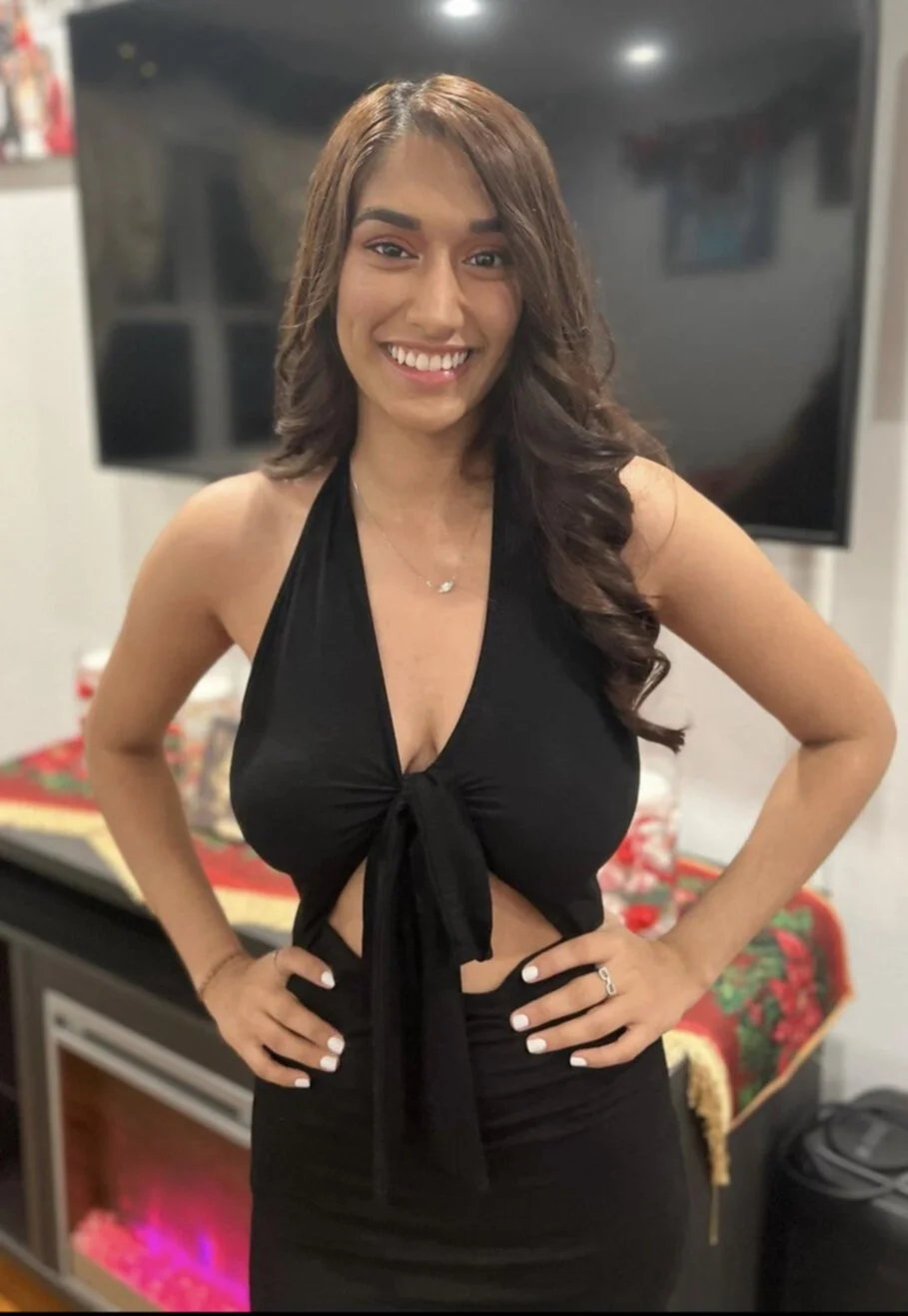 Desi Stunner image 3