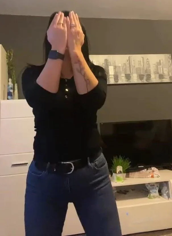Romanian married mom of 2 sent this to coworker image 7