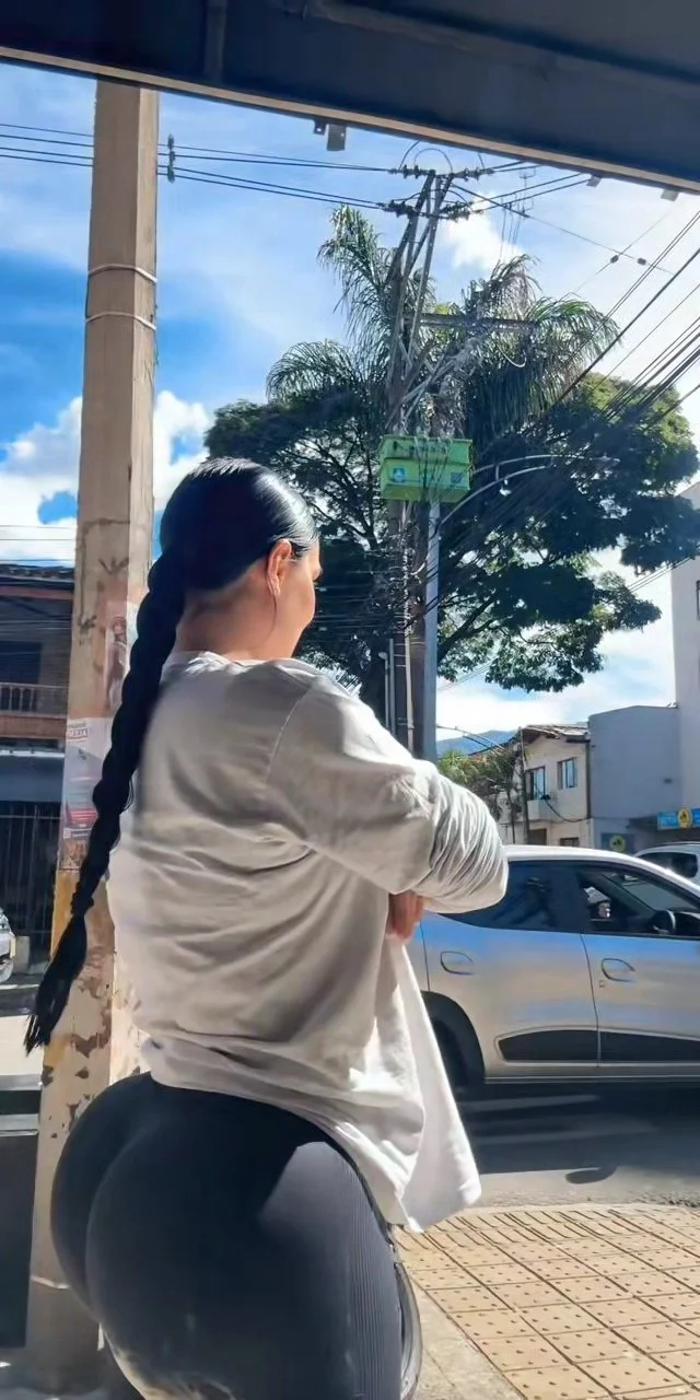 Culona Colombiana en Calza Enseñando en el Trabajo Lopezeli image 3