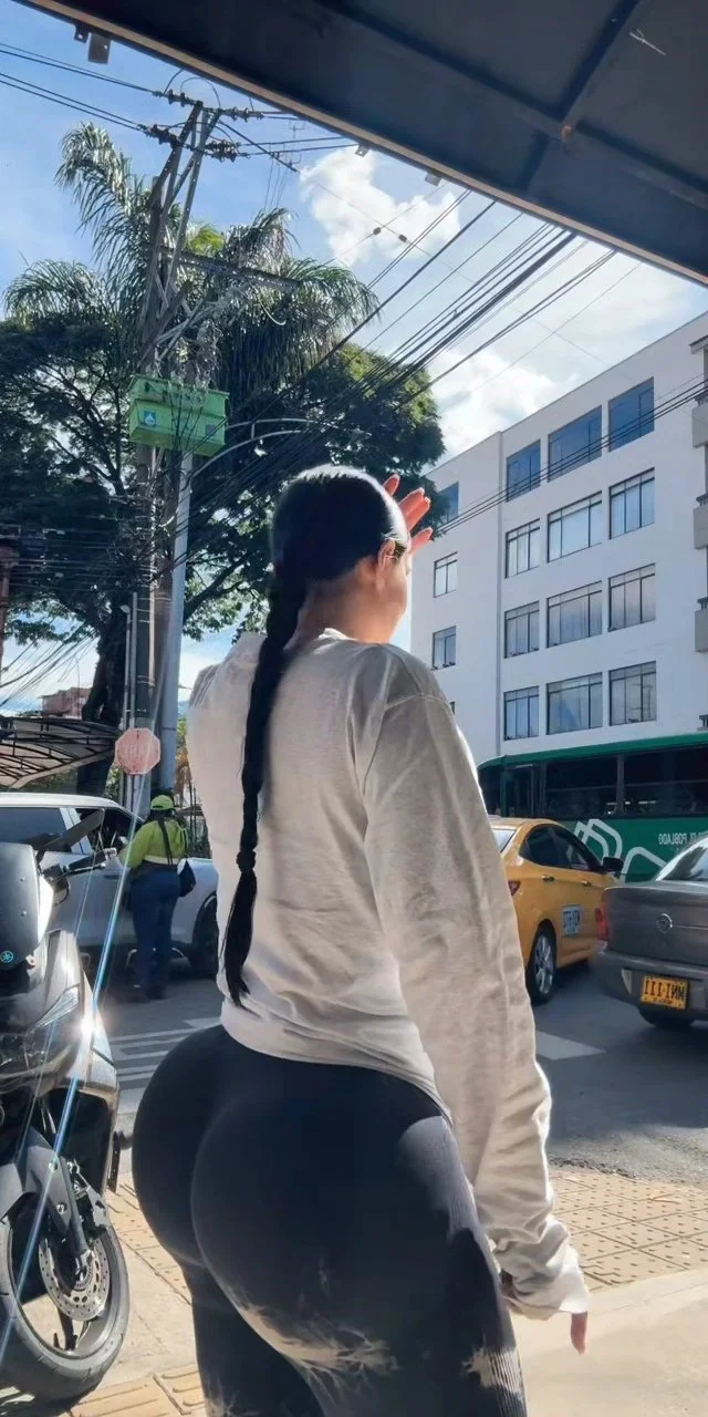 Culona Colombiana en Calza Enseñando en el Trabajo Lopezeli image 4