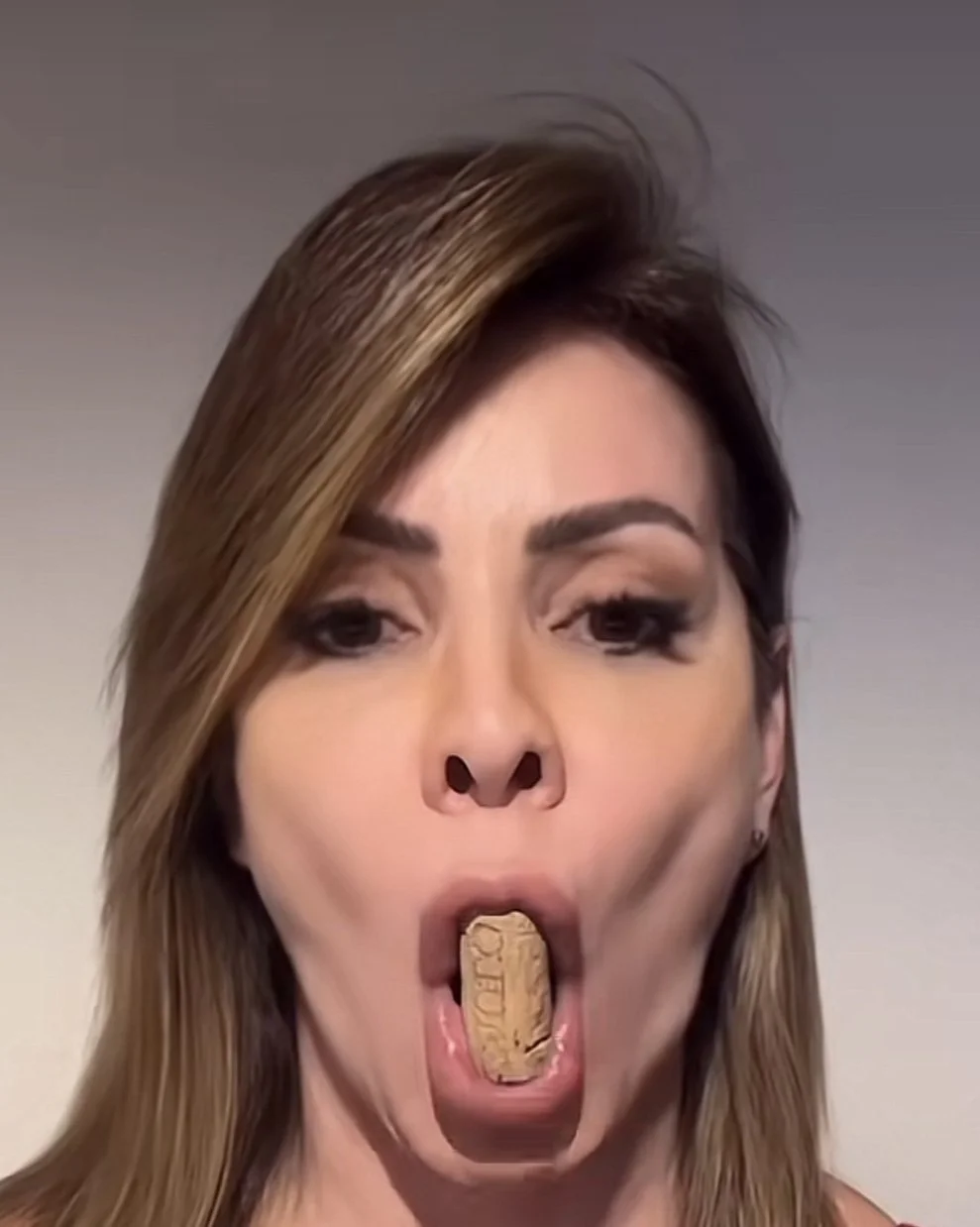 Fonoaudióloga mostrando os exercícios enquanto eu batia a punheta. image 11