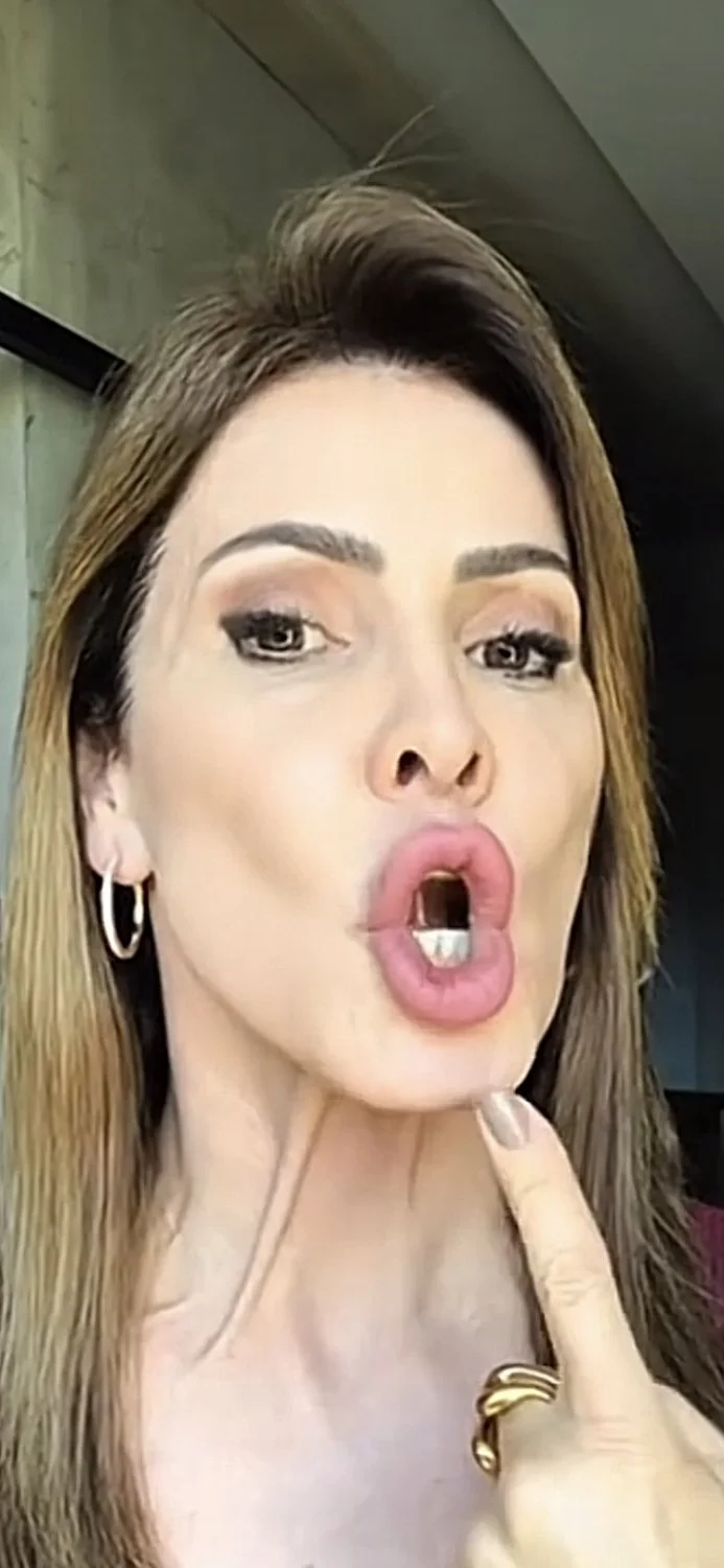 Fonoaudióloga mostrando os exercícios enquanto eu batia a punheta. image 12