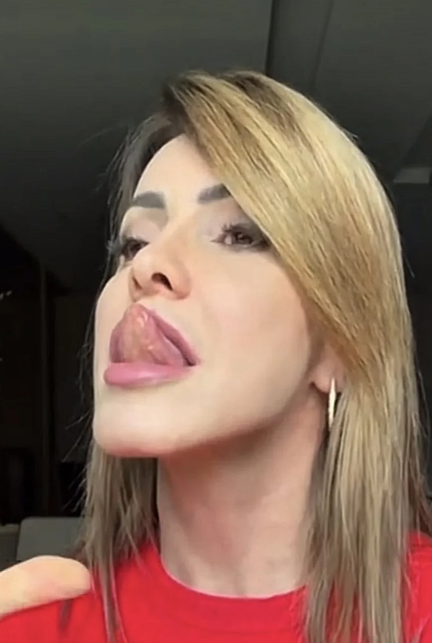 Fonoaudióloga mostrando os exercícios enquanto eu batia a punheta. image 13