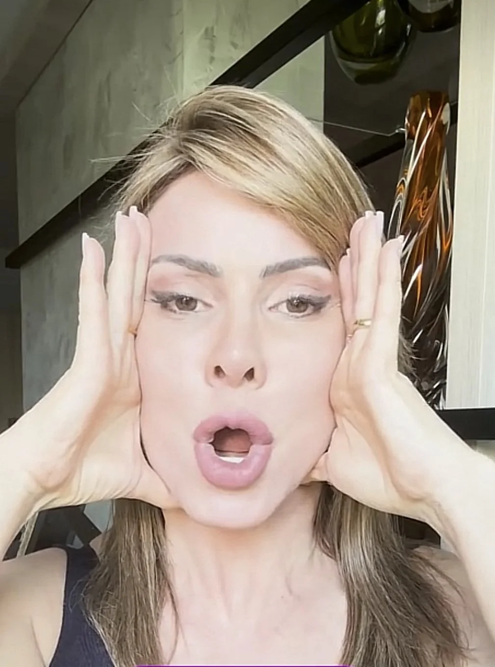Fonoaudióloga mostrando os exercícios enquanto eu batia a punheta. image 4
