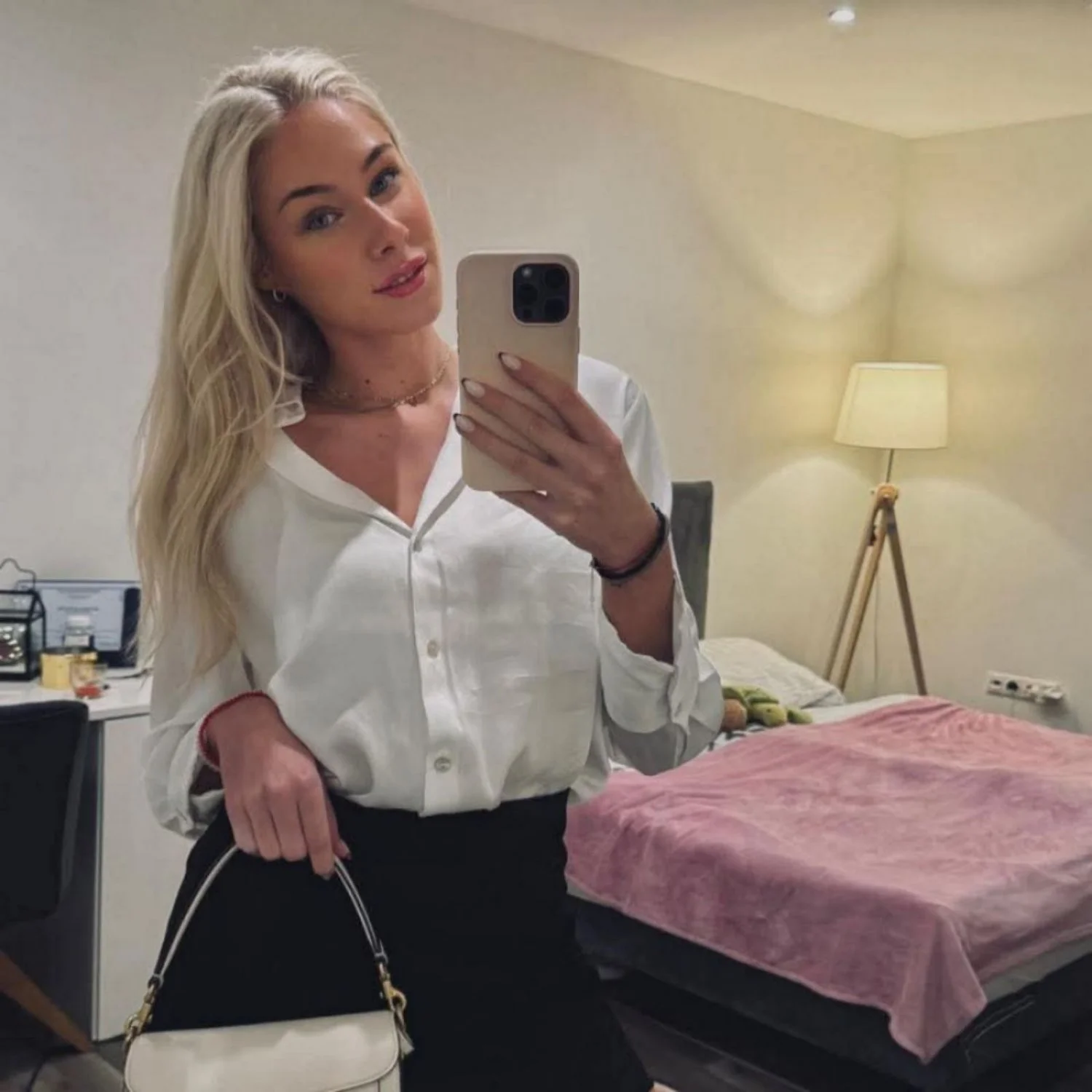 Cuck's sexy girl image 13