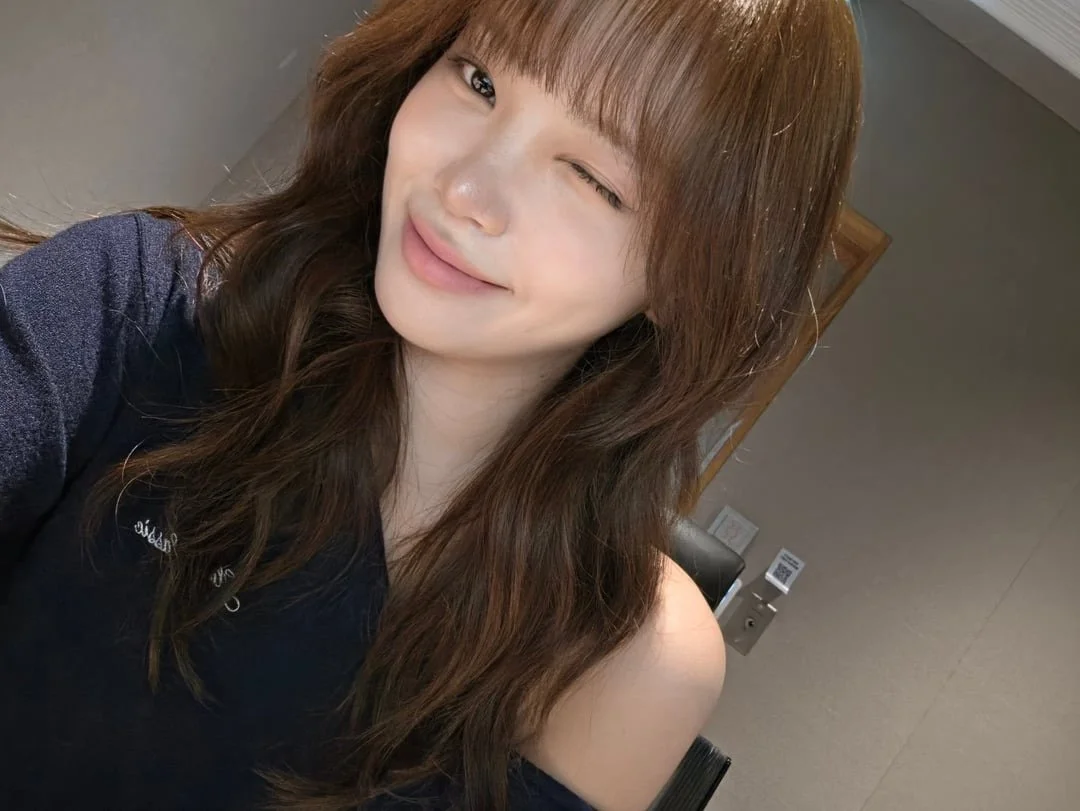 chaewon is perfect, idol #1 image 9