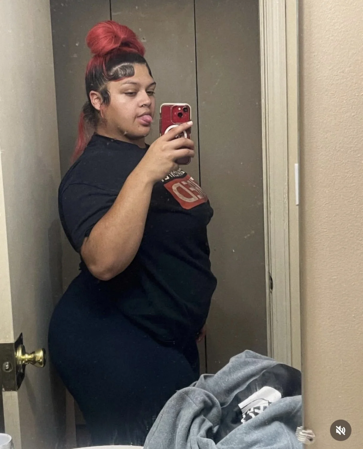 Thick booty redbone😮‍💨 image 5