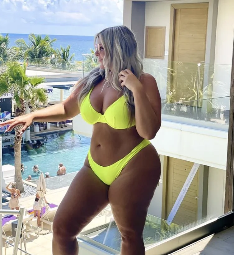 Gorgeous Thick PAWG is built to fuck image 2