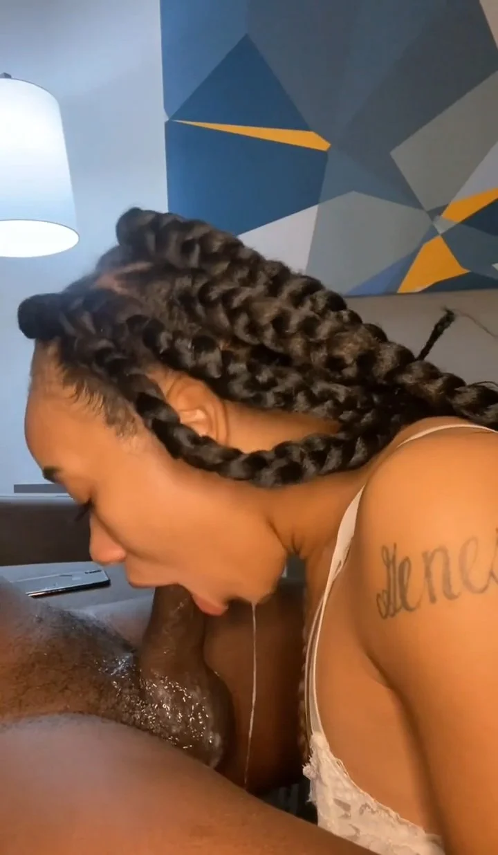 She eatin him up image 2