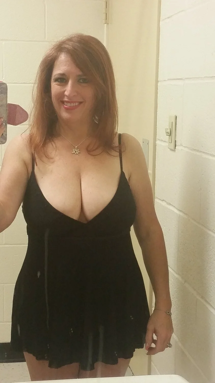 Big Tits MILF image 11