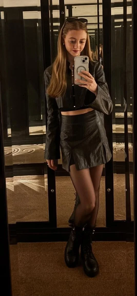 Evie image 14
