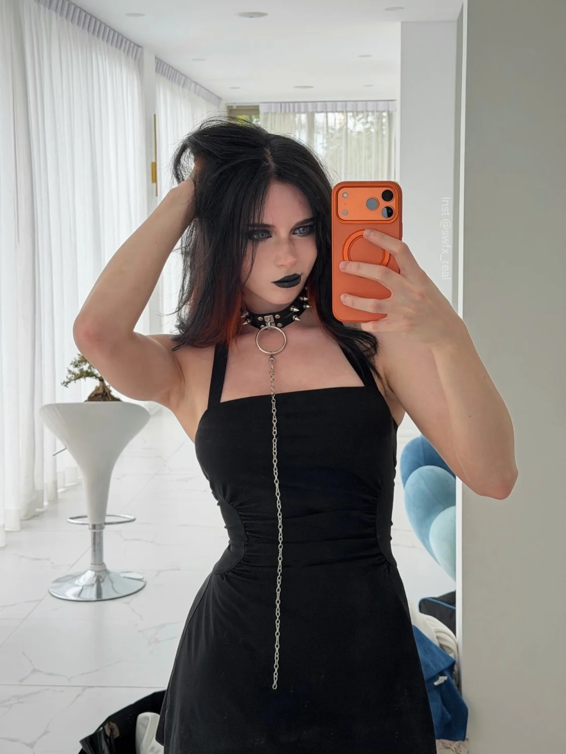 Aquela gotica branquinha gostosa que todo branco sonha em ver um BBC fuder com ela! main image