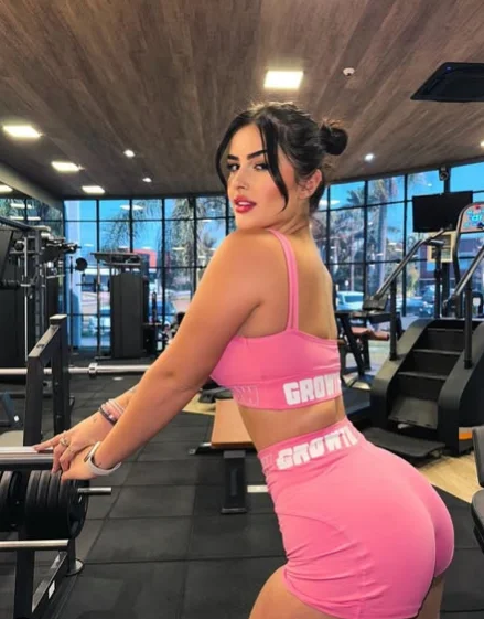 Estefany Oliveira image 3