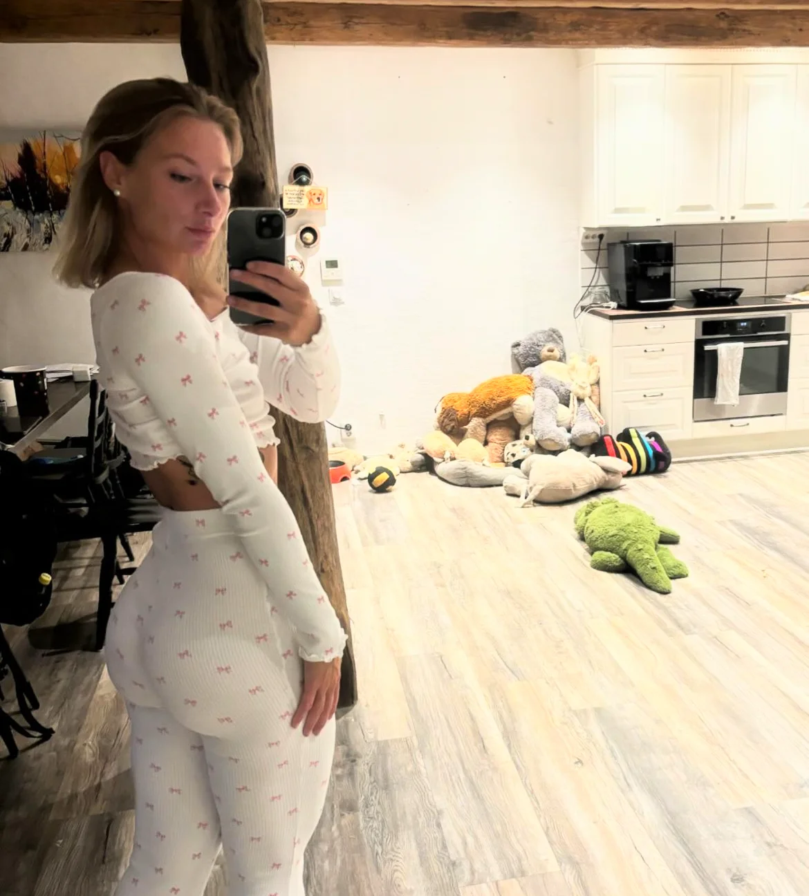 Who is this image 6