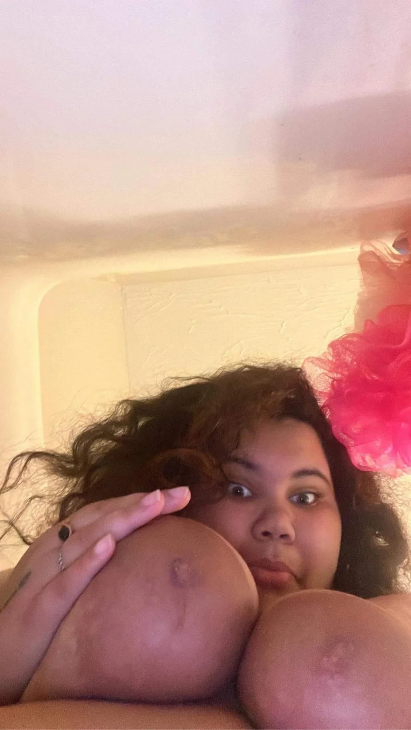 Bbw Lightskin sucking up everyone image 10