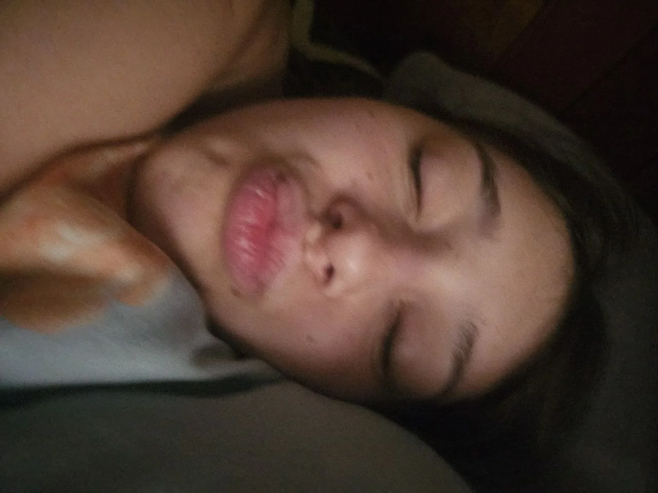 Miren a esta puta embarazada que me entregaron main image