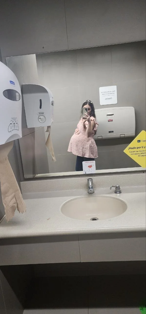 Miren a esta puta embarazada que me entregaron image 26