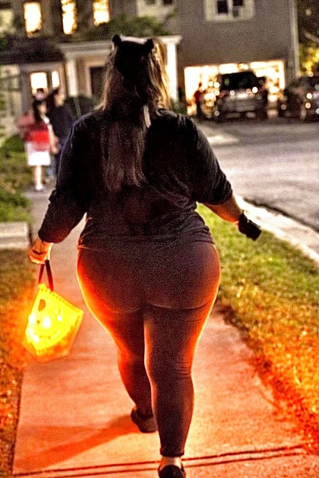 Big booty YouTube slut image 4