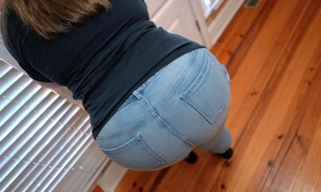 Big booty YouTube slut image 5