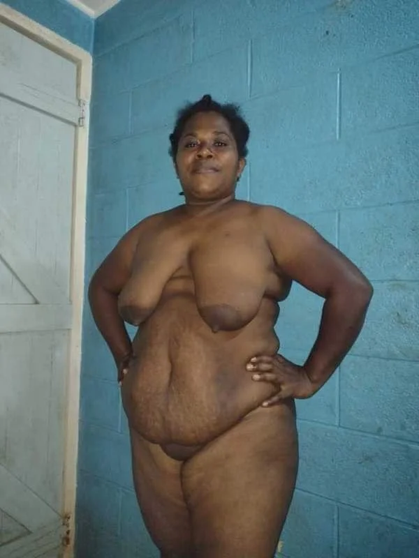 Busty PNG Mama spread pussy image 16