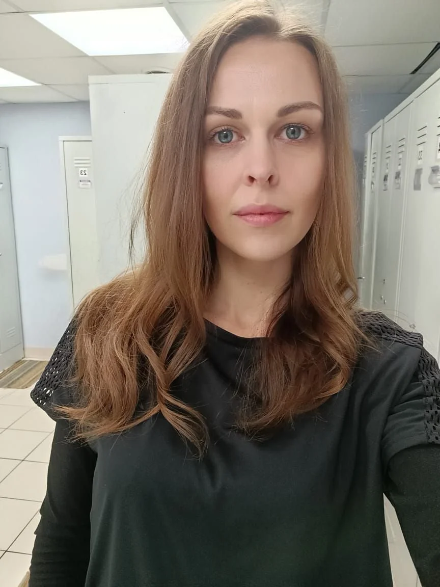 Russian sexwife. A stranger cums in someone else's wife's mouth, in front of her husband in the car main image
