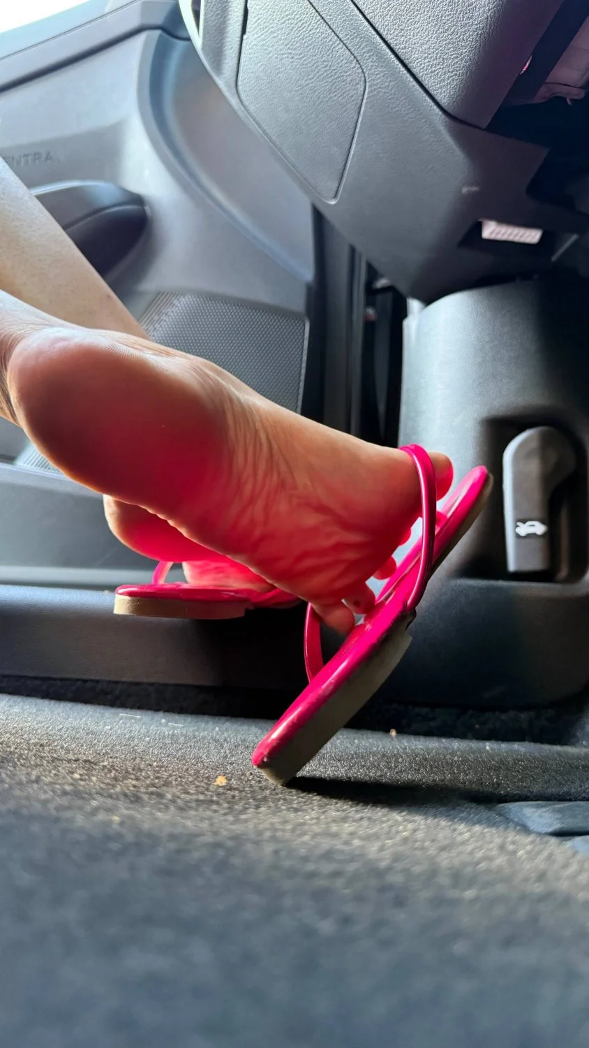 Lightskin MILF showing soles and arches in pink flip flops image 4