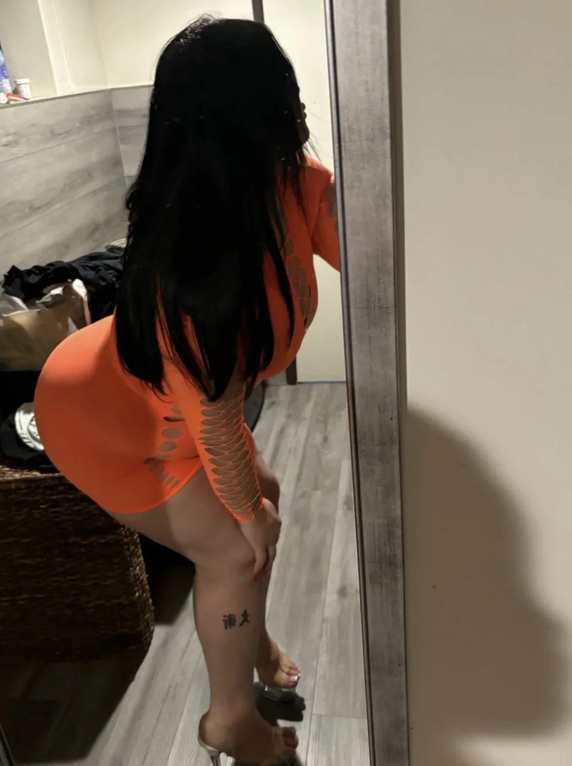 Sexy Latina mami slut showing her fat ass image 4
